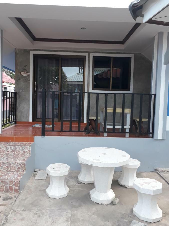 Apartamento Poopreaw Koh Larn Exterior foto