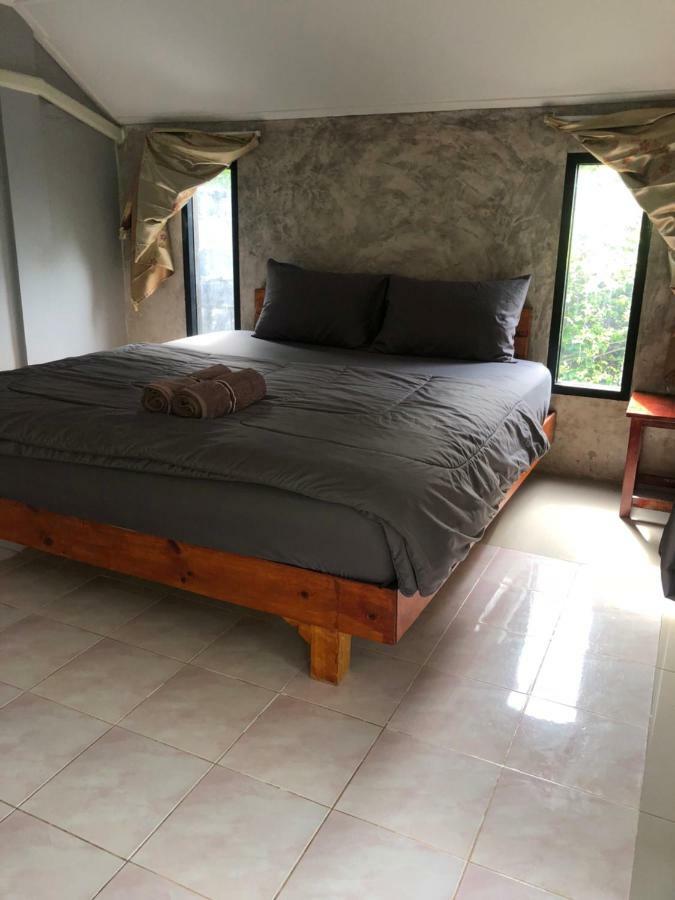 Apartamento Poopreaw Koh Larn Exterior foto